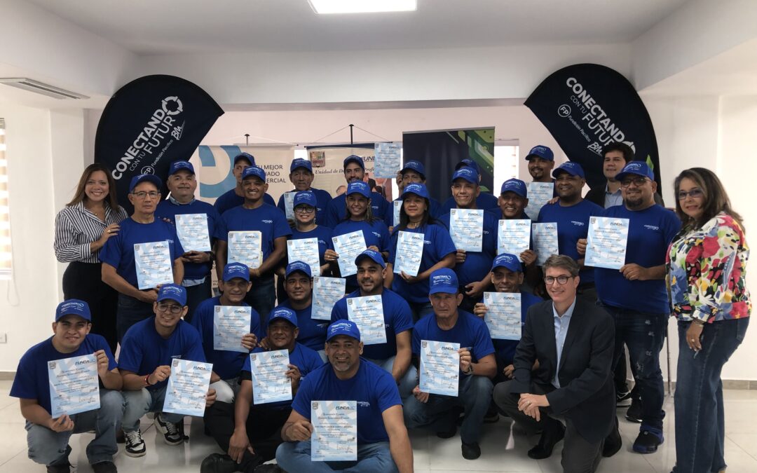 Graduación de participantes del programa de plomeros “Conectando Con tu Futuro” en Valencia