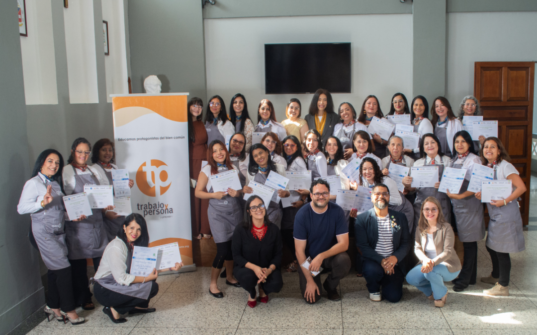 30 egresadas culminaron la primera cohorte de Costura 360 en Mérida