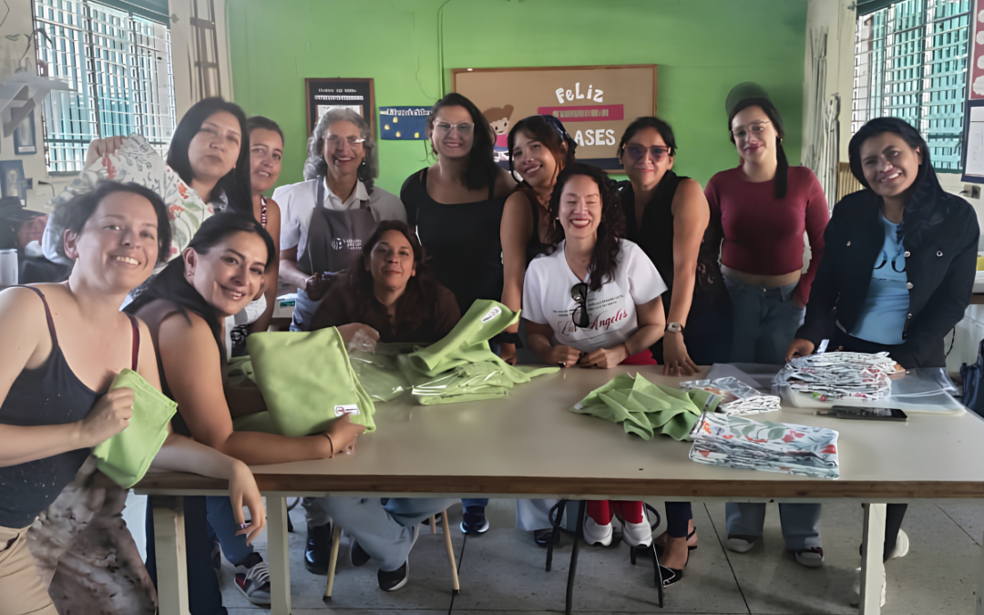 Egresadas de Costura 360 confeccionaron kits para familias afectadas por el terremoto